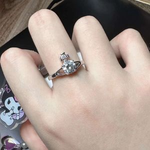 Designer Viviennes Viviane Westwood Ring Western Classic Classic Saturne Single Diamond Ring Simple and Elegant Four Claw Zircon Ring Small Sweet Potato Hot Style Hitled