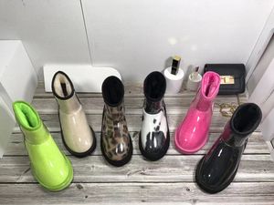 Botas de diseñador Botas impermeables Botas de nieve de moda de invierno para mujer Zapatos negros de moda Botas de algodón cálidas a prueba de frío fluorescentes de color rosa con caja