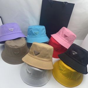 Sombrero de invierno de diseñador PRA sombrero de cubo gorra para hombre Color sólido sombrero triangular de doble cara modelo de tendencia italiana bordado sombrero de ala ancha casqueta