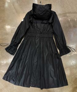 Diseñador mujer gabardinas chaquetas abrigos con capucha ropa de protección solar transpirable brazaletes bordados rompevientos abrigo de protección solar casual
