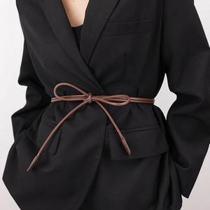 Designer Women Belt Fashion Belts de luxe Design mince ceintures de taille pour femmes en daim authentique 165 cm 3 Couleur en option de haute qualité avec jupe petit costume tout-correspondant