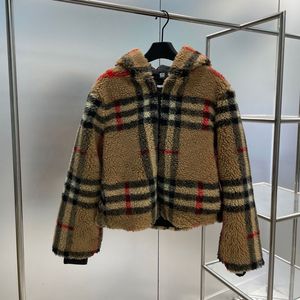 Designer Women Jacket fleece jacket Thick Warm Down Classic Retro Antumn Winter Lamb Cashmere fleece coat Couple Winter Coats
