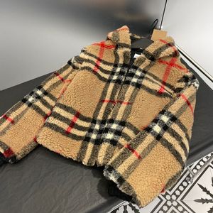 Designer Femmes Veste veste polaire Épais Chaud Vers Le Bas Classique Rétro Antumn Hiver Agneau Cachemire manteau polaire Couple Manteaux D'hiver