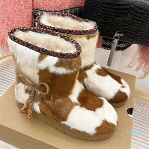 Designer Femmes Luxe Crin de cheval Bottes de neige sexy en cuir d'hiver protection contre le froid décoration perlée chaussures décontractées confortables tête ronde bottes à fond épais