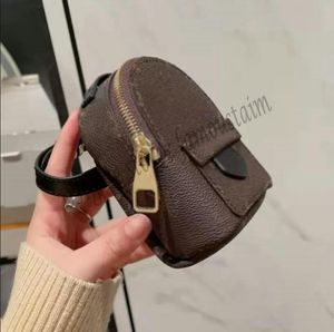 Diseñador Mujer Mini Paquete de muñeca Bolso Luxurys Diseñadores Bolsos París Marca Mochila de cuero Diseño Monedero Señora Pulseras ajustables Pulsera Fácil de llevar Monedero