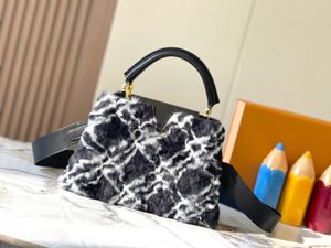 Capuchines de créateurs pour femmes BB MM Sac à main de haute qualité M22667 Tissu en peluche noir Mode Hiver Bandoulière Sac à bandoulière Carte à jouer Chaîne Bandoulière