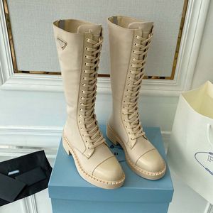 Bottes au genou pour femmes de créateurs Automne Hiver Tête ronde Talons hauts à lacets Plate-forme imperméable Mode Bottes longues en peau de vache Qualité Chaussures en dentelle plate Fermeture à glissière réglable