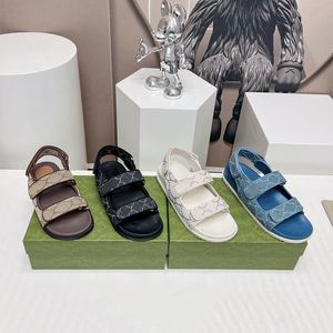 Designer Léopard Imprimé femmes Sandales Jelly Rubber Sandal Mini Plate-gouttes Plateforme de boucle Boucle Blue Cowboy Sandale d'été NO4646 Cowboy bleu clair NO4646