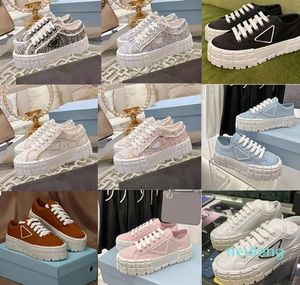 Diseñador de zapatos de mujer vestido de nylon zapatos casuales gabardina zapatillas de deporte de lona clásicas marca rueda dama estilista zapatillas de deporte plataforma de moda sólida