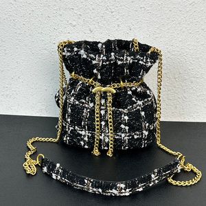 Diseñador para mujer Bolso de cubo Bolso de jarrón Herrajes de lana clásicos Hebilla de esmalte de metal Bolso bandolera de hombro ajustable Bolsos de lujo Mini bolsos de hombro Sacoche 18cm