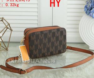 Bolsos de diseñador Bolso de mujer de cuero de PU con solapa de moda para mujer Bolso de hombro con cadena de oro 12 colores 22 * 8 * 15 cm