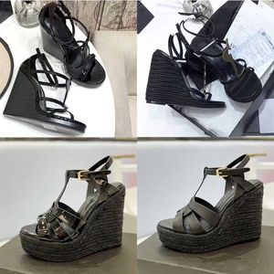 Designers Cassandra Sandales Femmes Espadrilles Compensées Cuirs Vernis Noirs 10.5 CM Talons Hauts Boucle Réglable Robe De Mariée Chaussures Taille 35-41 Avec Boîte NO325