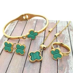 Diseñadores joyería trébol titanio acero indecolorable suerte cuatro hojas hierba fritillaria joyería conjunto de cuatro piezas collar pulsera anillo aretes