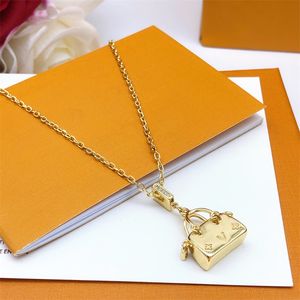 Diseñadores Luxurys Golden Bags Collares Moda Trendy Vintage Gold Hearts Letters Joyas para mujeres Amantes Wedding Party Dress Gifts