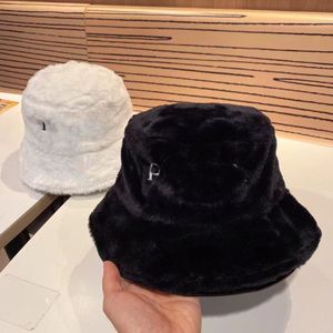 Designers Hommes Femmes Laine Stingy Brim Chapeaux Sunhats Tendance Voyage Seau De Haute Qualité Automne Et Hiver Seau Chapeau Soleil Prévenir Bonnet Bonnet Mode En Plein Air Style Chaud