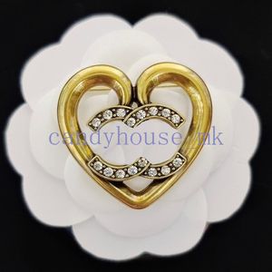 Broches de diamantes Cartas de regalo para mujer Pins de diseñador Broche Pin de lujo Mujeres Mujeres de 18k Gold Dress Broche Marry Wedding Party Gifts Accessorie