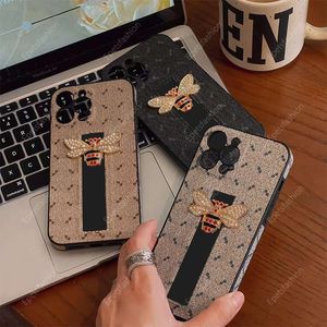 Diamond Inlaid Gold Bee Imitation Cuir entièrement emballé IPhone Emballage pour Apple 15 Promax 11 12 13 14 Pro MAX DROP Protection Case Luxury Logo Designer Runway 052