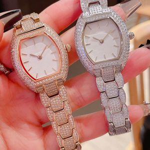 Reloj de diamantes Movimiento de cuarzo Relojes de mujer Tipo barril 28x33 mm Relojes de pulsera de zafiro Reloj de pulsera de negocios para mujer Montre De Luxe Color múltiple