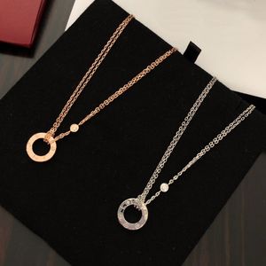 Diamantes Amor Serie Fabricantes Mayorista Lujo Collares pendientes Diseño de marca Alta calidad Popular para fiesta Estilo clásico dorado de 18 quilates Joyería para parejas