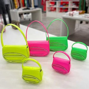 Bolso de diseñador de troqueles Fluorescente Underarm Jingle Bag Bolsos de noche de primavera Shoulder Messenger Portable Mini Square Bag 230301
