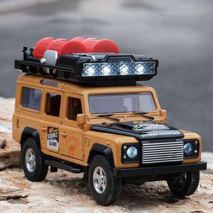 Modèle de voiture moulé sous pression 1 32 Camel Trophy Defender avec outils en alliage moulé sous pression véhicules jouets jouet modèle de voiture son et lumière Collection enfants jouet cadeau 230827