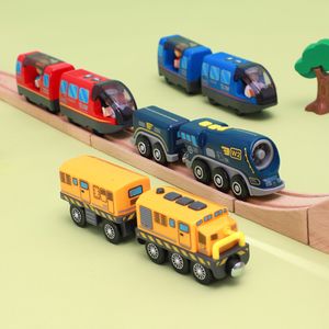 Modèle de voiture moulé sous pression Locomotive à piles Pay Train Set Fit for Wooden Railway Track Puissant moteur Bullet Train électrique pour garçons filles Cadeau 230526