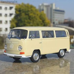 Coches en miniatura moldeados a presión WELLY 1 24 Volkswagen VW T2 BUS 1973 T1 coche en miniatura de aleación fundido a presión vehículos de Metal alta simulación juguetes de modelo de coche para regalo de niños