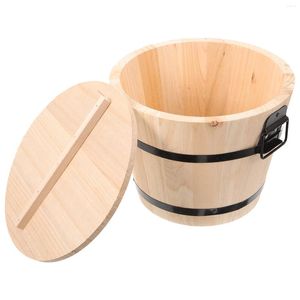 El servicio de mesa fija el barril cocinado del cubo del envase de madera del arroz de sushi para el restaurante