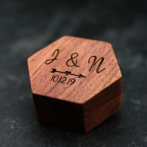 Affichage Boîte de bague de fiançailles en bois personnalisé Rustique Nom personnalisé Date Date de mariage personnalisé BIJELRIE BOÎTES DE RING WOODEN