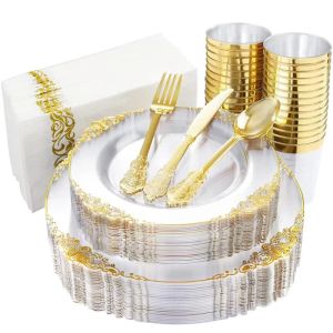 Dîner jetable 175 PCS Table Vole du plateau en plastique doré transparent avec des verres d'argenterie.