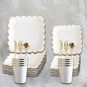 Desechable Cinebro Creative 8 Invitados White Tableware Golden Edge Plates Square Cups Favor de la boda Decoración de la fiesta de cumpleaños para niños y adultos Q240507