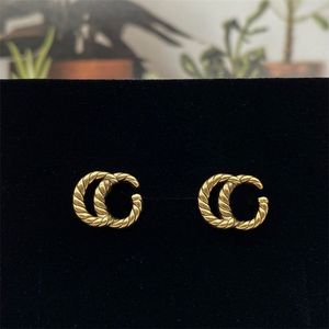 Pendientes de diseño de lujo para hombre distintivos para mujer, estilo de letra, trenzado, pequeño, vintage, metal, diamante, cjeweler, aretes chapados en plata, color dorado ZB034 I4