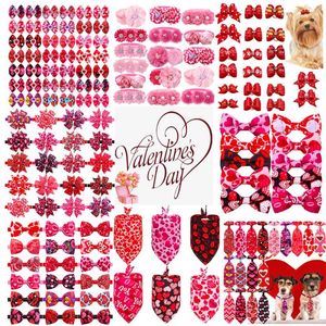 Ropa para perros 50pcs al por mayor de San Valentín Bowtie Love-Heart Pink Girl Pet Hair Bows Cartadas pequeñas Bandanas grandes accesorios