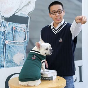 Vêtements pour chiens Automne et hiver nouveaux vêtements pour animaux de compagnie gilet tricoté col en V collège coupe-vent Teddy Pomeranian DHL GRATUIT