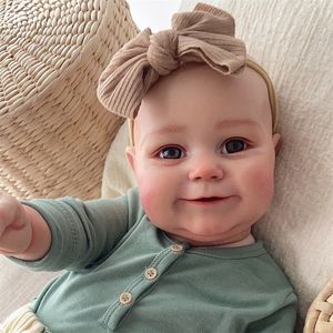 Poupées 60 CM Haute Qualité Maddie Grand Bébé Reborn Toddler Pop Fille Doux Hug Corps Mignon et Réaliste Réel 220930