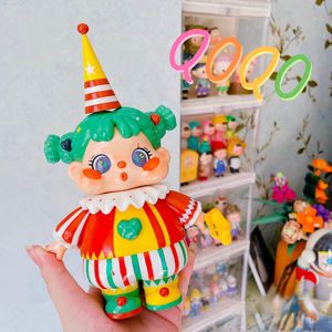 Muñecas Original QOQO Circus Be Curious Cute Fat Girl Figura Neon Magician Big Hat Big Eyes Animadores Diseñador Juguetes Arte Decoración 230918