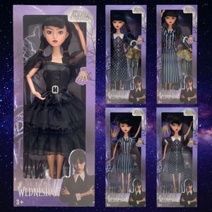 Dolls Miércoles Figura de anime Addams Figencia Family Modelo PVC Decor Derss Up Joys Collection Children Birthday GIF 231130