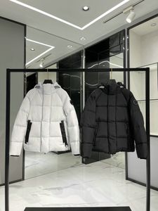 Down Parka Chaqueta para hombres Diseñadores para mujer Winter Jassen Outerwear Big Fur Puffer Jackets Coats Hiver Parkas