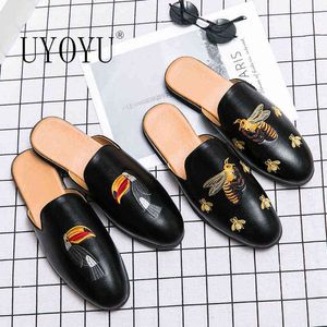 Dres Shoe Nueva llegada Diseñador de la marca Hombres Casual Bee Bird Leather Busines Italian Men Half Shoe Drop Ship Mul Man White Slide 220723