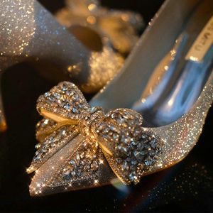 Chaussures habillées 2021 hiver femmes argent papillon mariage mariée à talons hauts Sress cristal pompes