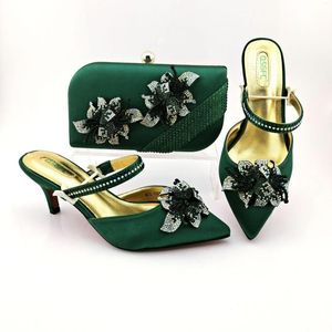 Zapatos de vestir 2023 elegante diseño italiano moda estilo especial de lujo damas y bolsas decoradas con diamantes de imitación en color verde azulado