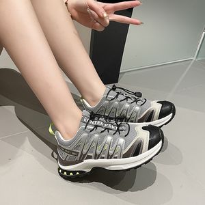 Chaussures habillées 2023 Vendre randonnée de sécurité en plein air imperméable Chine Corée en gros résistant à l'usure femmes bottes unisexes randonnée pour 230829