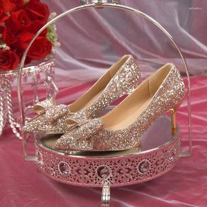 Dress Shoes 2024 Spring and Autumn Women's Network Red Sequin Boda Banquete Banquete Fashion