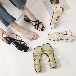 Zapatos de vestir 2024 Sandalias de moda de verano Mujeres Diseñador coreano Tacón alto con punta de gran tamaño Zapatillas de niña negra Entrega gratuita 41-43