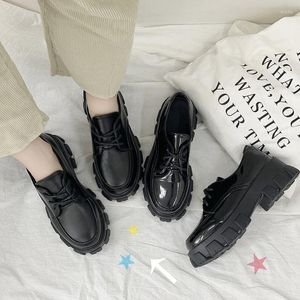 Zapatos de vestir Negro Zapato único Mujer 2022 Primavera Británico Viento Cordón Cuero Plataforma de mujer al por mayor