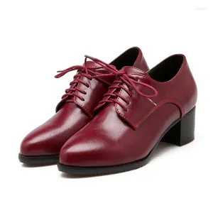 Chaussures habillées Bourgogne couleur noire style britannique Bureau formel de bureau Lady Pumps Lace-Up Square Chunky High Heels Oxfords Femmes Blogues