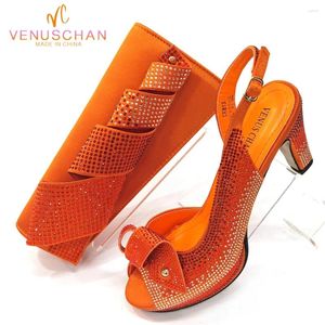 Chaussures habillées chan femme 2024 TREND HIGH Talons design italien Couleur orange et sac Rhinage pour la fête de mariage au Nigeria