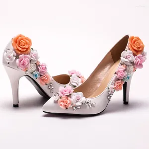 Robe chaussures sur mesure fleur de satin blanc talon haut dame élégante mariée mariage bout pointu femmes demoiselle d'honneur