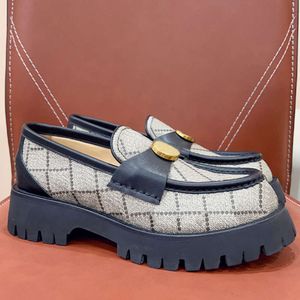 Chaussures habillées Designer Mocassins En Cuir Femmes Mocassins Plate-forme Chaussures Casual Caoutchouc Semelle Semelle Abeille Brodée Chaussure De Voyage Avec Boîte 500