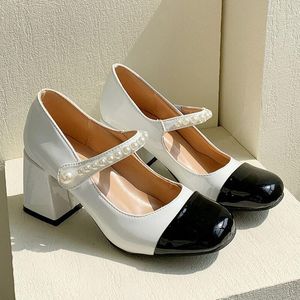 Zapatos de vestir EOEODOIT Mary Jane para mujer Cerrado Punta redonda Correa con hebilla Tacón alto Bombas Blanco Negro Patchwork Tacones retro